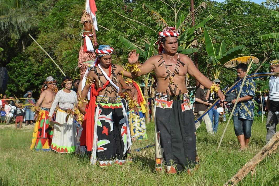 Belian_Dayak_Tonyooi-Benuaq-1200x800